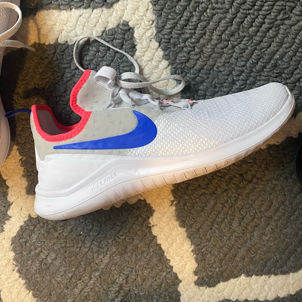 Women’s Nike Free Run Sneakers